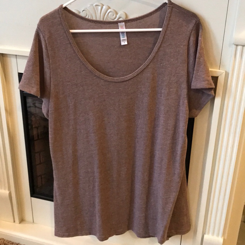 Size L LuLaRoe Classic T